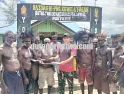 Prajurit Yonif 123/Rajawali Bersama Tokoh Adat Fayit Lestarikan Budaya Asmat Lewat Rumah Adat Bujang (Jew)