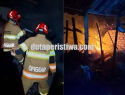 Petugas Dinas Damkarmat Bojonegoro Bergerak Cepat, Tangani Kebakaran Rumah di Sumberwangi-Kanor