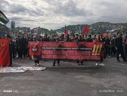 May Day di Malang Berlangsung Meriah, Demonstran Disuguhi Musik Jalanan