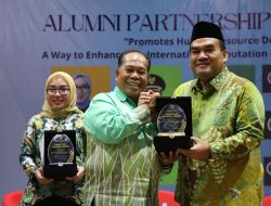 Dedikasi Nyata Bangun Daerah, Bupati Blora Raih Penghargaan Bergengsi dari UNNES