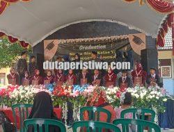 Suasana Haru Iringi Pelepasan Siswa Kelas VI SDN Wonosari 2 dan TK Tunas Harapan 2