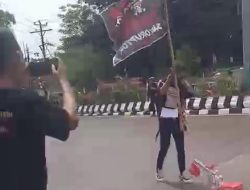 Aksi Jalan Mundur Aktivis Blora, Soroti Dugaan Uang Rp300 Ribu Proyek Sekolah Rakyat