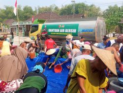 Peduli, Kodim 0813 Bojonegoro Pasok 8000 Liter Air Bersih ke Warga Desa Tlogohaji