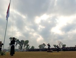 SH Terate Bojonegoro Gelar Upacara HUT ke-81 RI, Bentangkan Merah Putih 45 Meter Penuh Semangat Nasionalisme