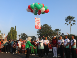Ribuan Warga Menyemut, Wakil Bupati Blora Lepas Jalan Sehat HUT ke-81 RI Berhadiah Sepeda Motor