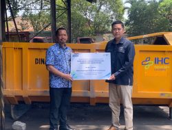 Wujudkan Pengelolaan Sampah yang Baik, RS Lavalette Berikan TSP kepada DLH Kota Malang