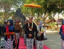 Pengambilan Api Abadi Kayangan Api Warnai Hari Jadi Bojonegoro ke-349, Rombongan Disambut Meriah Warga